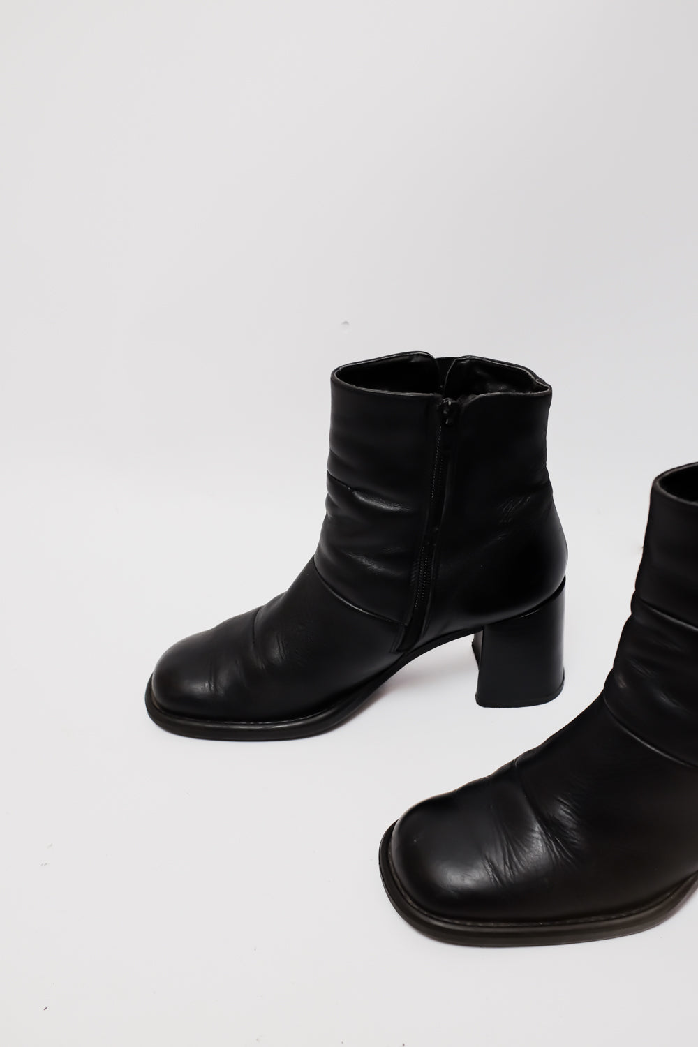 WARM DERBY BLACK LEATHER ANKLE BOOTS 39