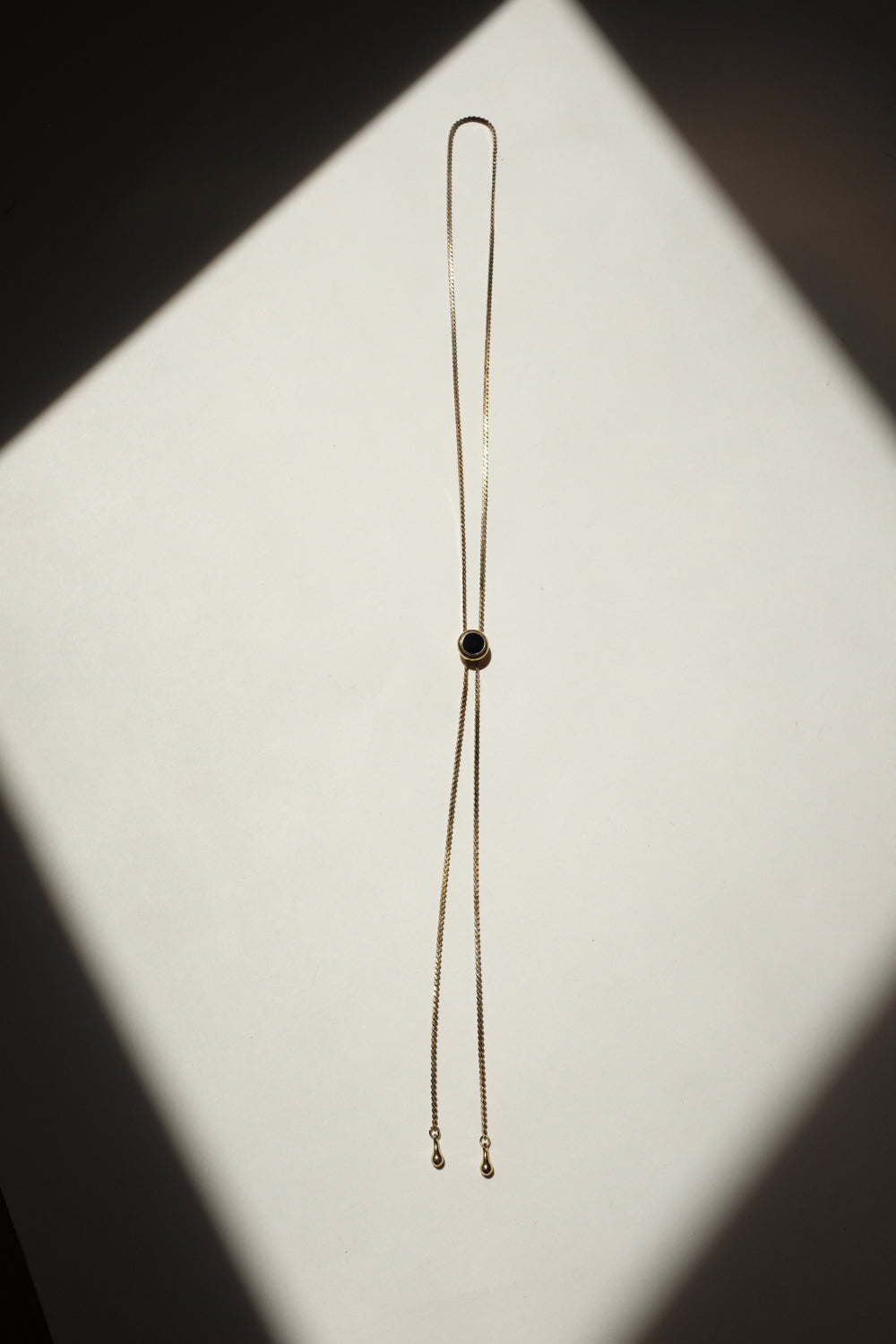 LONG GOLD VINTAGE NECKLACE WITH BLACK STONE