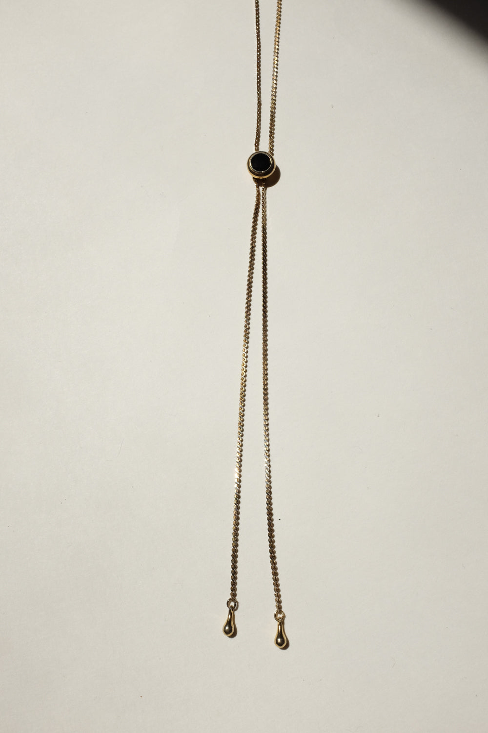 LONG GOLD VINTAGE NECKLACE WITH BLACK STONE