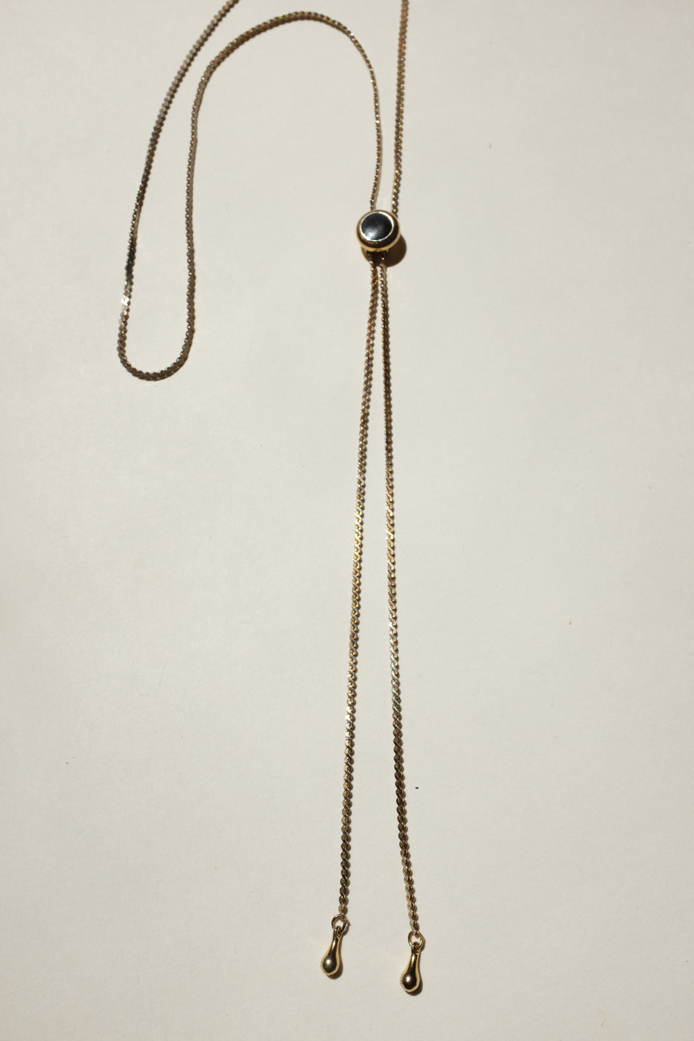LONG GOLD VINTAGE NECKLACE WITH BLACK STONE