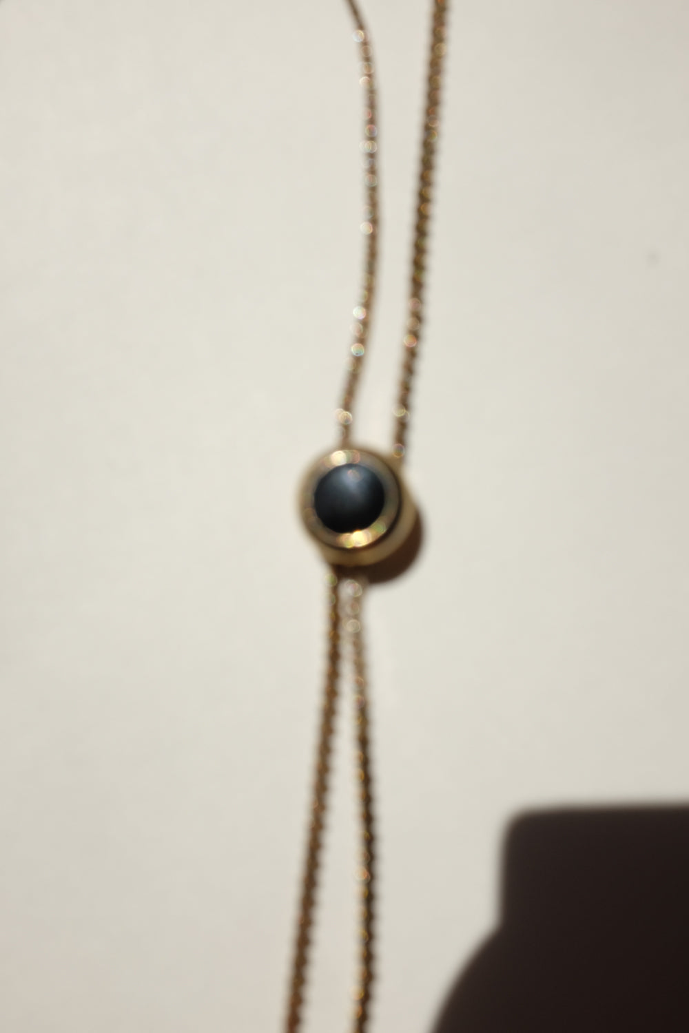 LONG GOLD VINTAGE NECKLACE WITH BLACK STONE