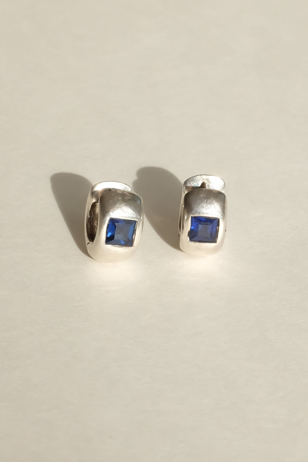 SMALL BOLD SILVER 925 HOOPS WITH BLUE STONE