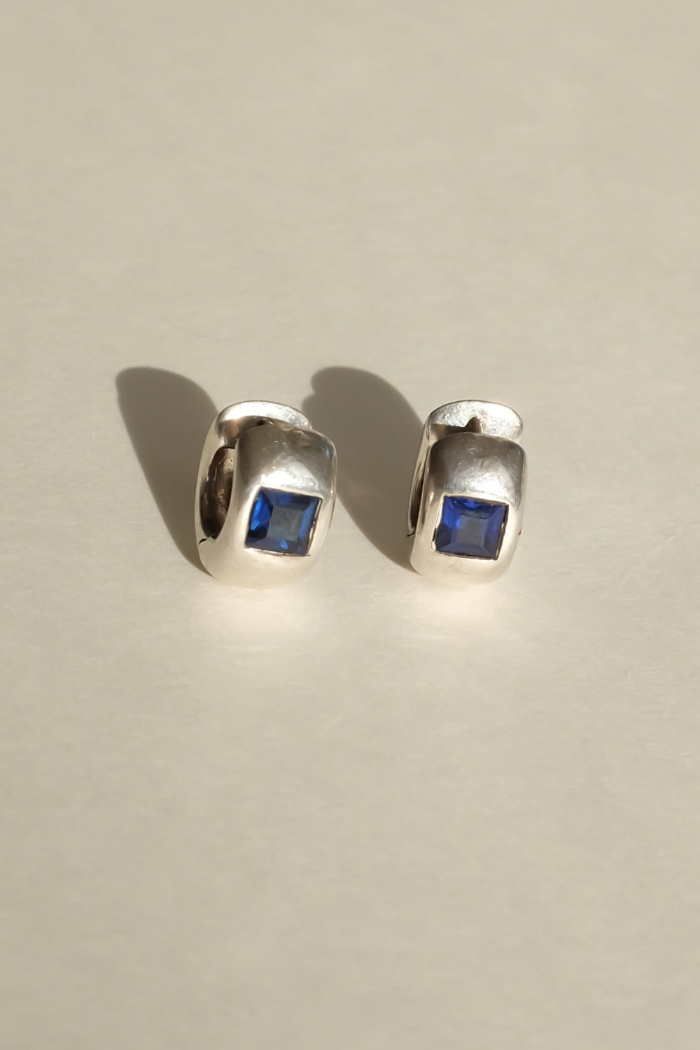 SMALL BOLD SILVER 925 HOOPS WITH BLUE STONE