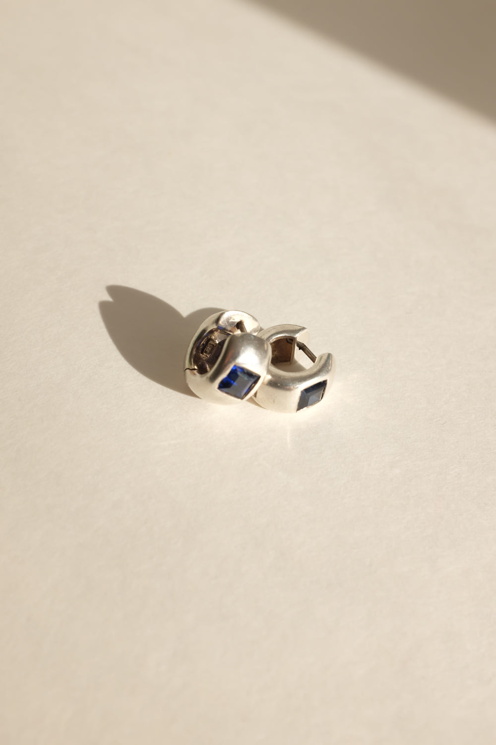 SMALL BOLD SILVER 925 HOOPS WITH BLUE STONE