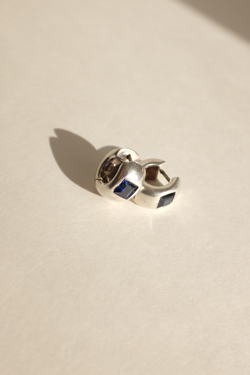 SMALL BOLD SILVER 925 HOOPS WITH BLUE STONE