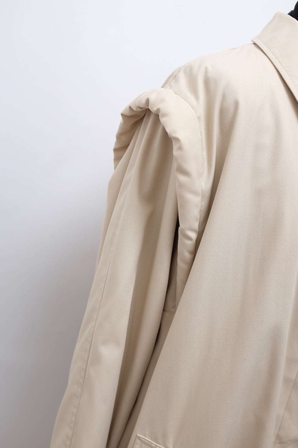 VINTAGE EXTRA BIG SHOULDERS TRENCH