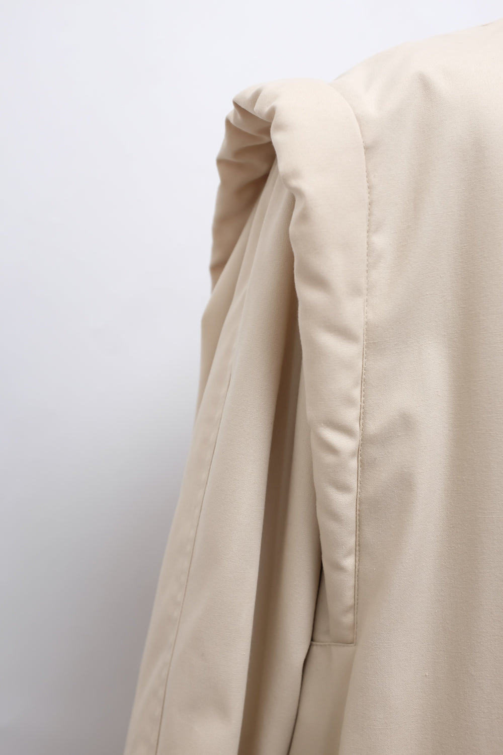 VINTAGE EXTRA BIG SHOULDERS TRENCH