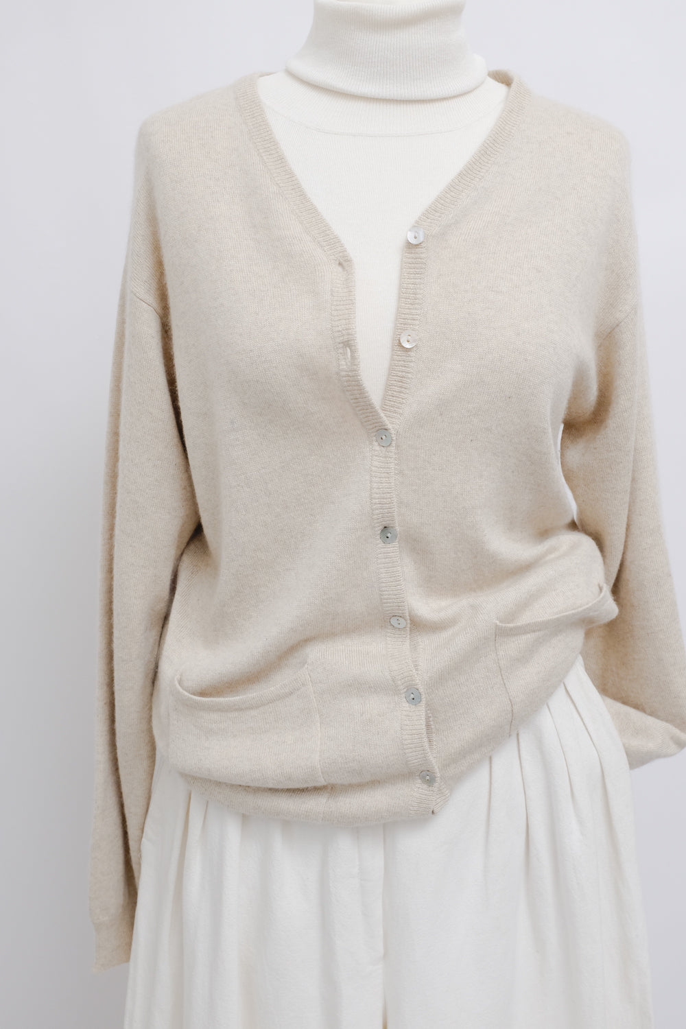 CASHMERE SILK WOOL BEIGE CARDIGAN SWEATER