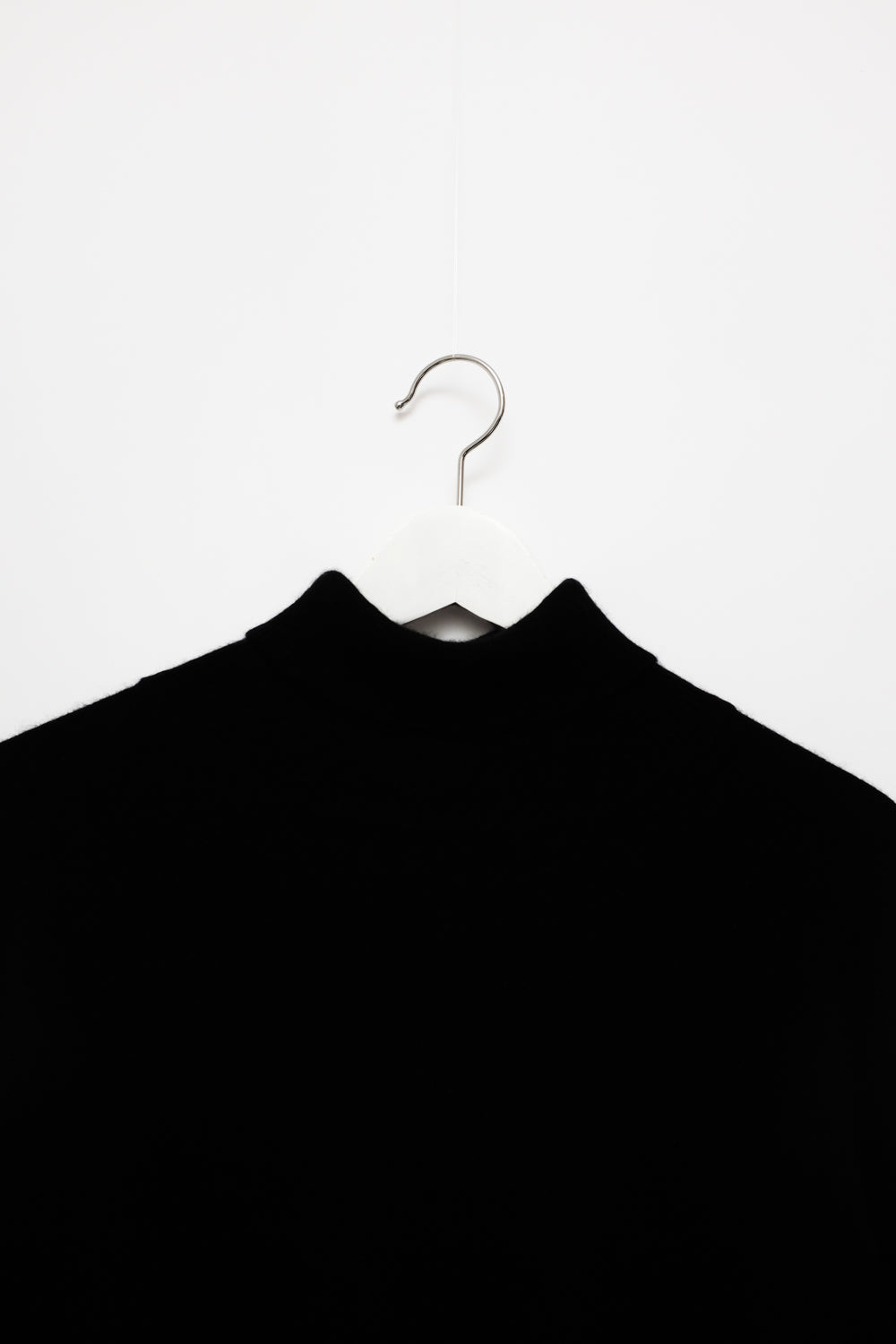 PURE CASHMERE BLACK TURTLE NECK KNIT