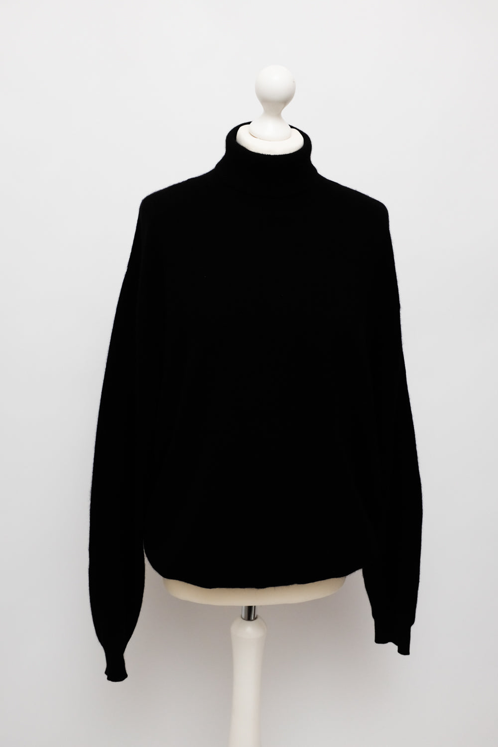 PURE CASHMERE BLACK TURTLE NECK KNIT