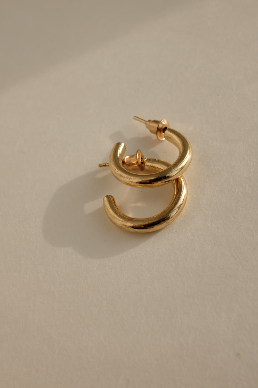 SMALL VINTAGE GOLD HOOPS