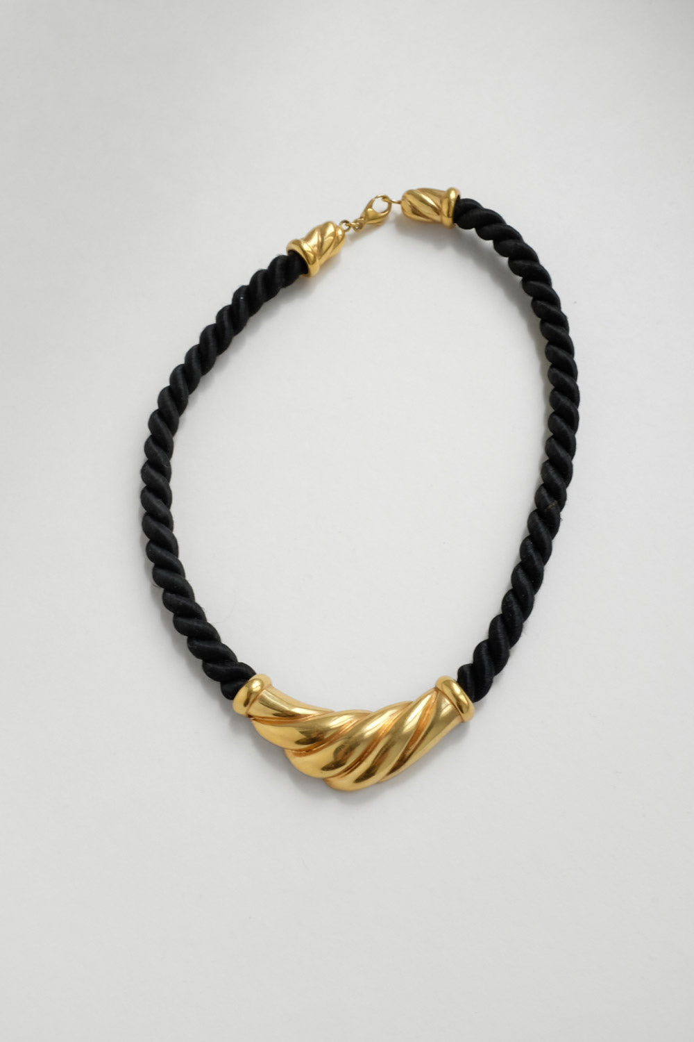 VINTAGE NOIRE BRAIDED CORD CHOKER NECKLACE