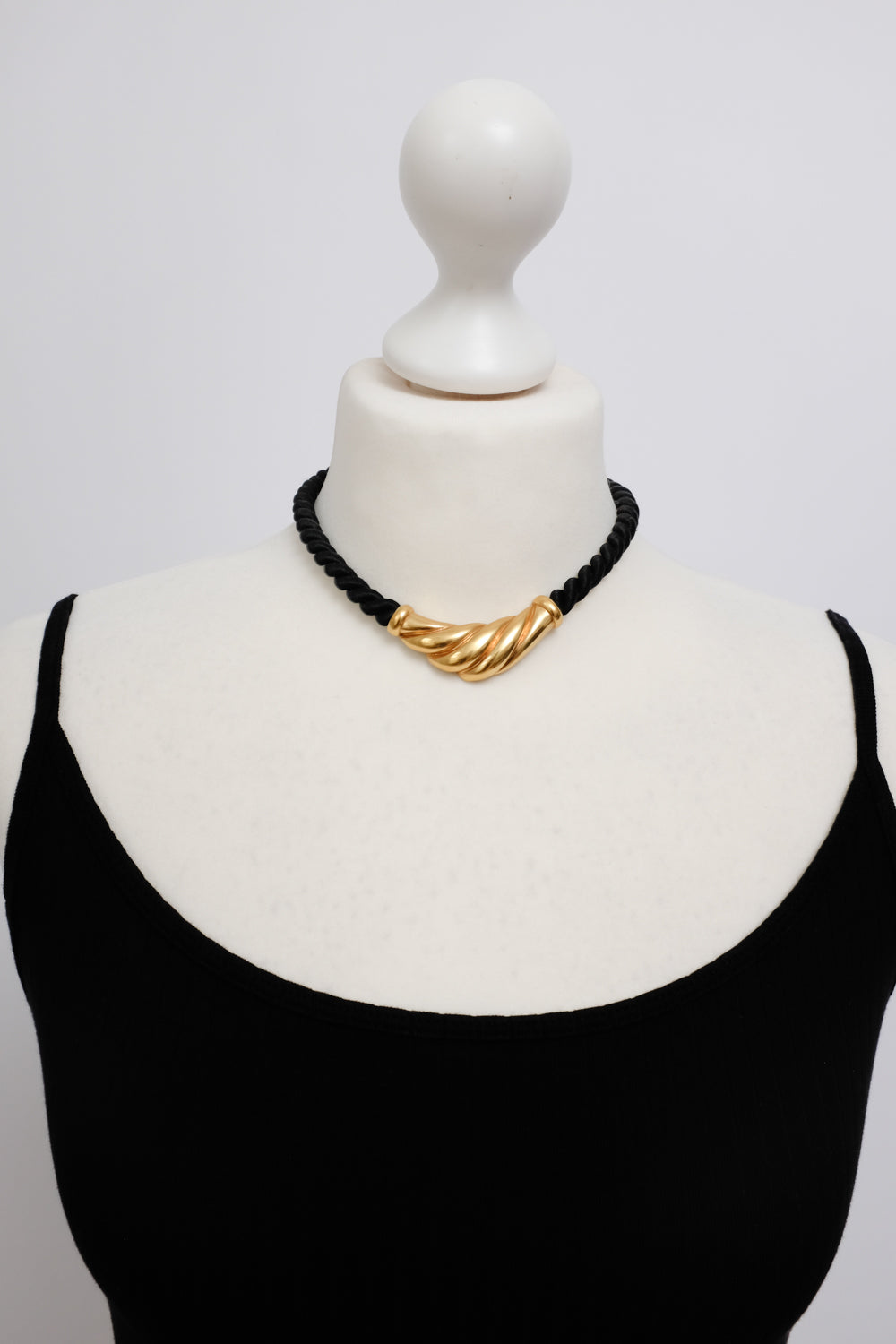 VINTAGE NOIRE BRAIDED CORD CHOKER NECKLACE