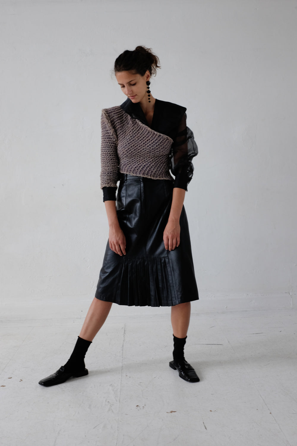 BLACK PLEATED LEATHER SKIRT