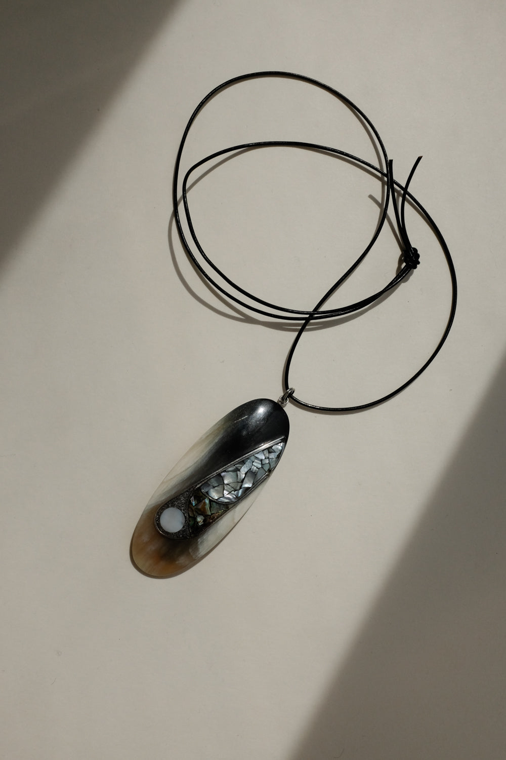 VINTAGE LEATHER NECKLACE WITH BOLD PENDANT