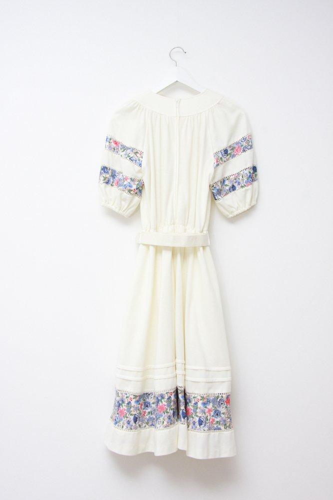 0746_VINTAGE WHITE FLORAL PUFFED DRESS