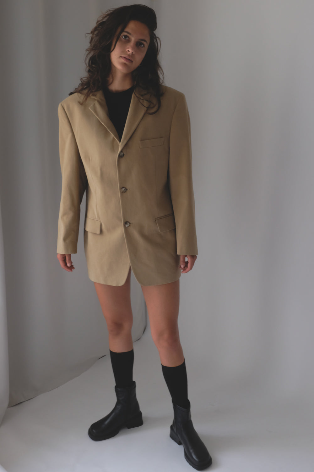 BEIGE COTTON SUIT OVER BLAZER