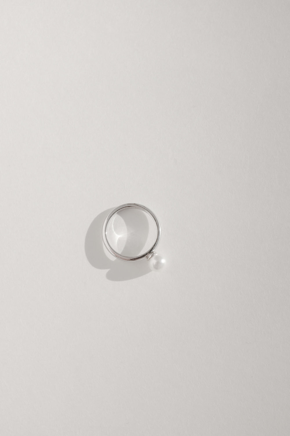 OFF WHITE PEARL STERLING SILVER VINTAGE RING
