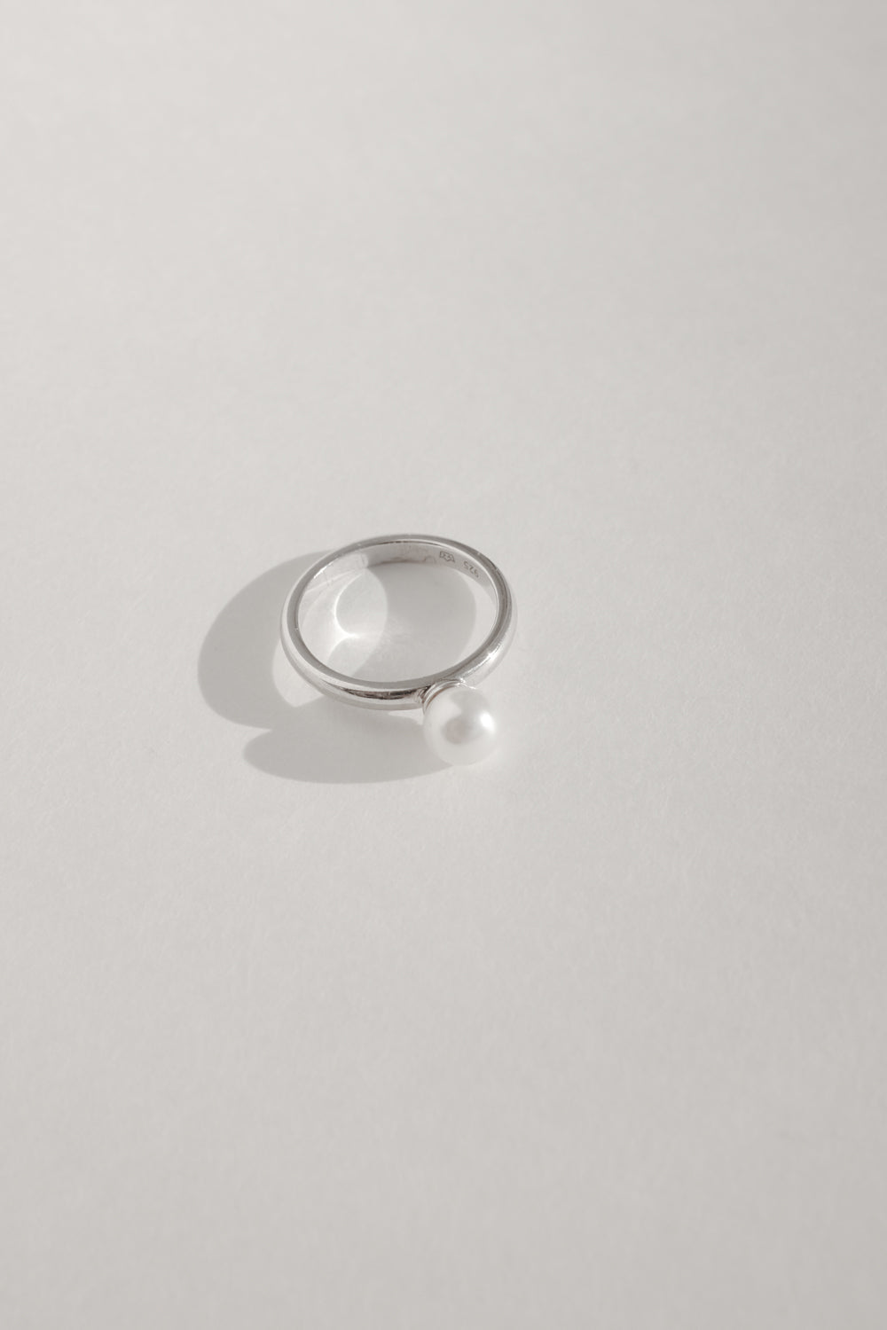OFF WHITE PEARL STERLING SILVER VINTAGE RING