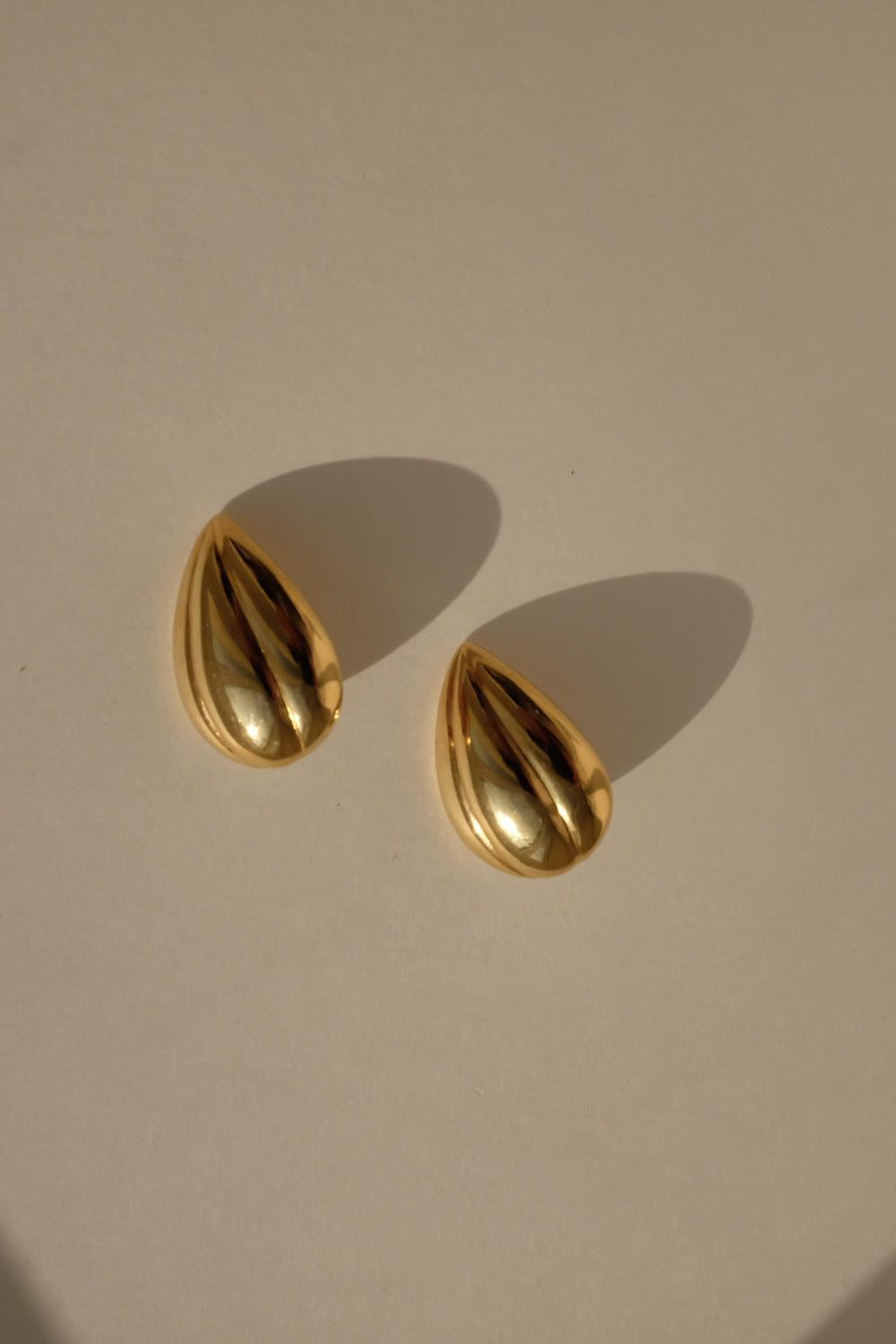 VINTAGE GOLD DROP EARRINGS