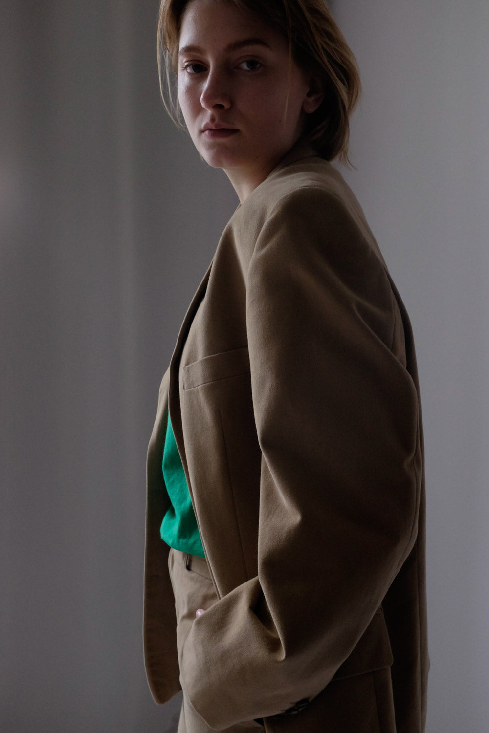 BEIGE COTTON SUIT OVER BLAZER