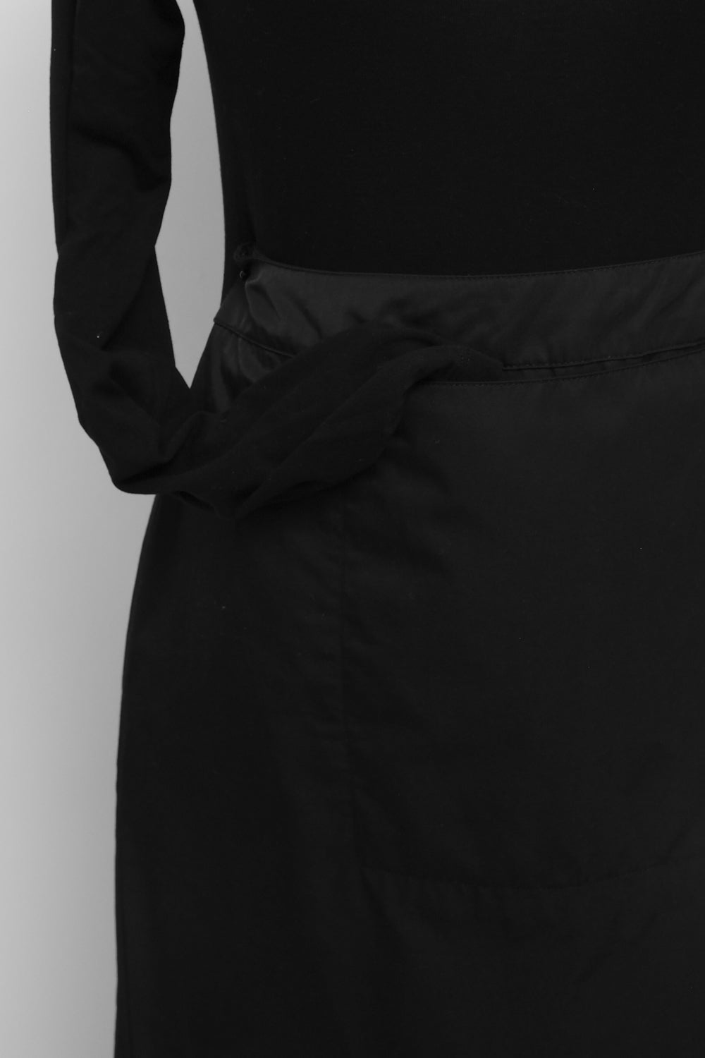 VINTAGE Y2K BLACK FRONT POCKET SKIRT