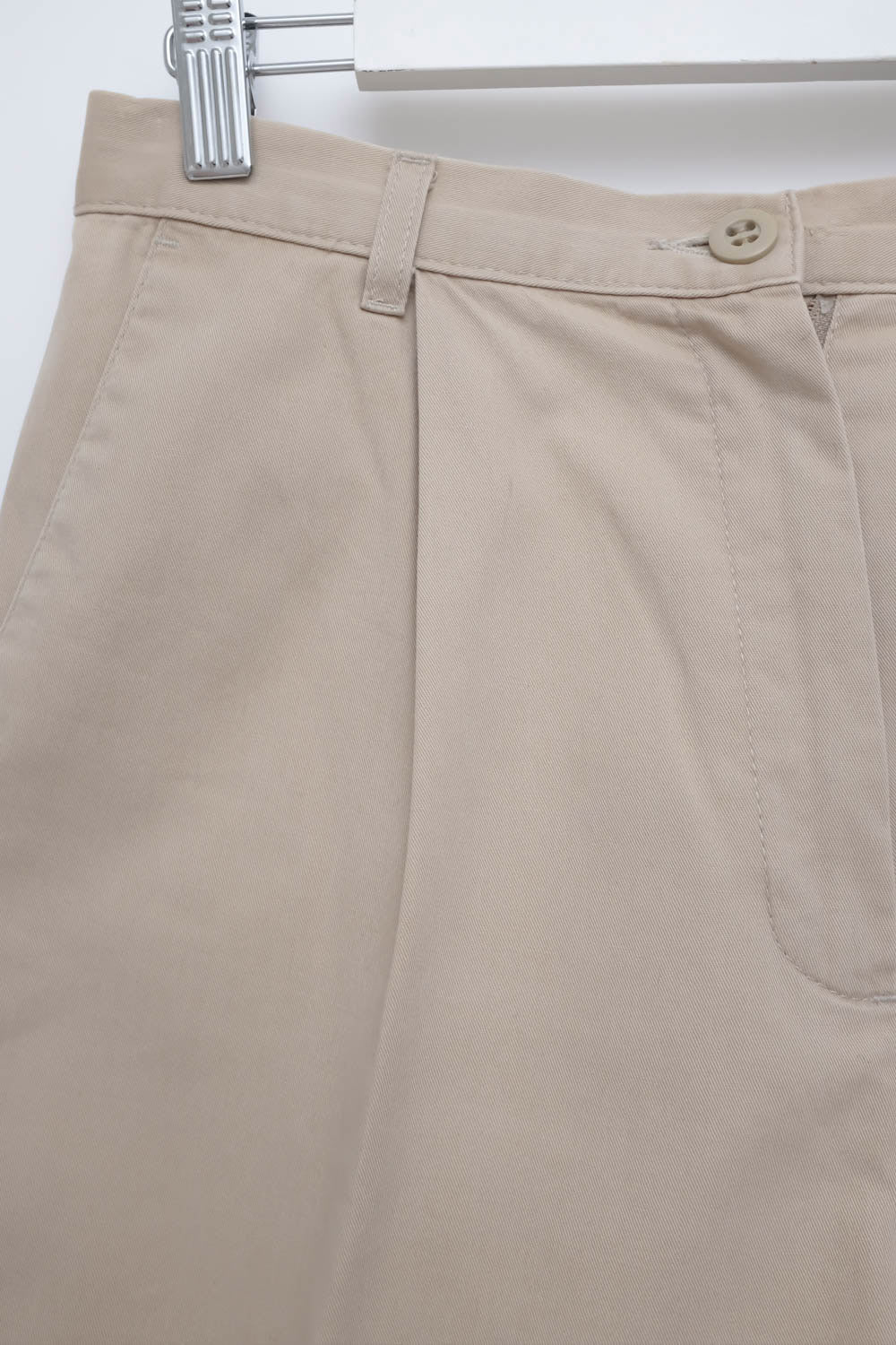 BEIGE PLEATED COTTON SHORTS