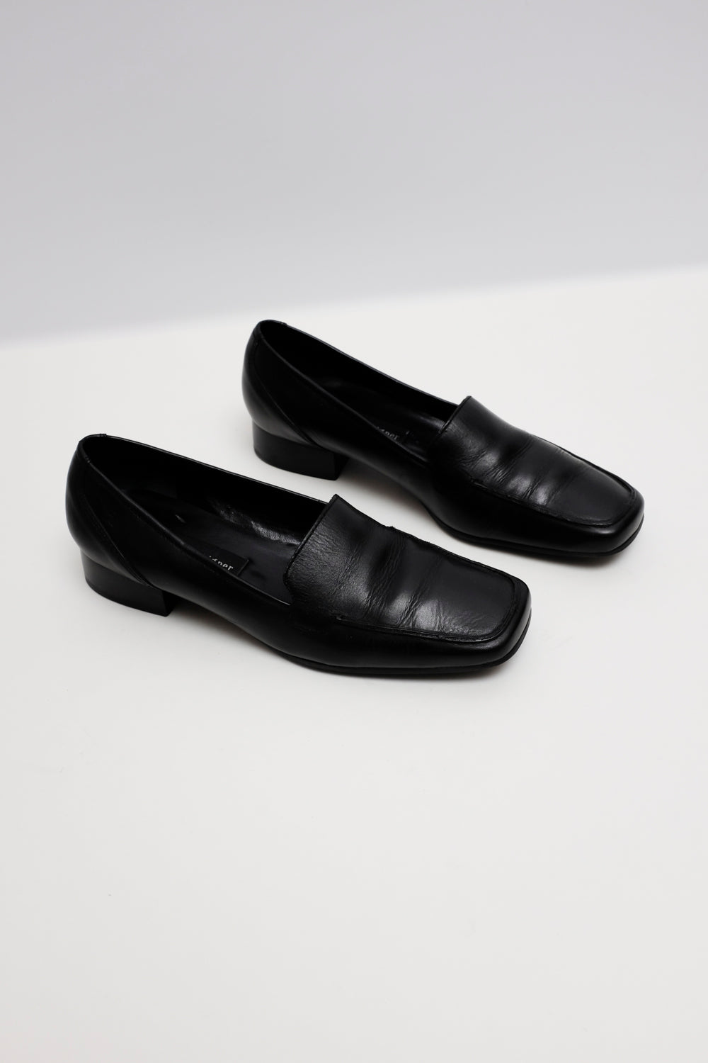 AIGNER VINTAGE BLACK LEATHER 36 37 LOAFERS