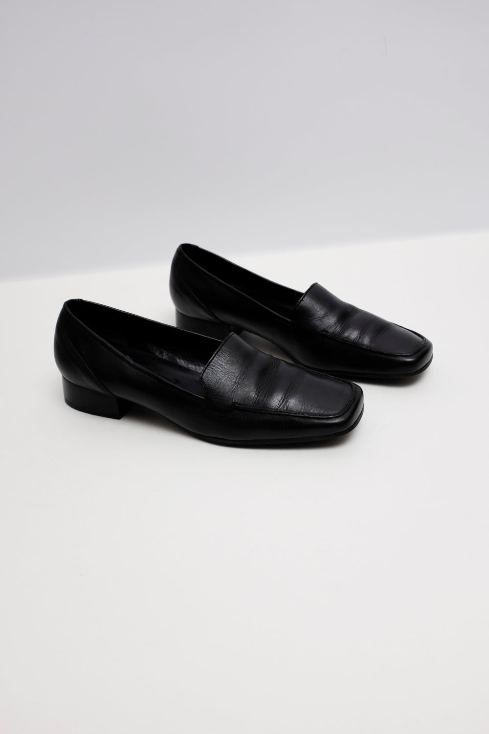 AIGNER VINTAGE BLACK LEATHER 36 37 LOAFERS