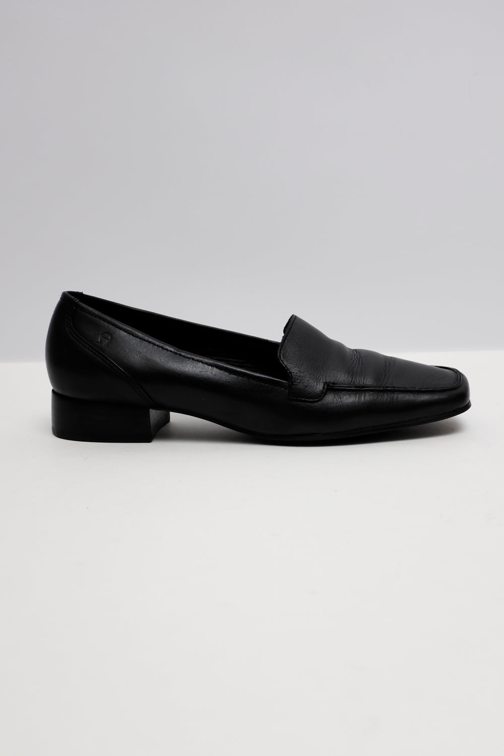 AIGNER VINTAGE BLACK LEATHER 36 37 LOAFERS