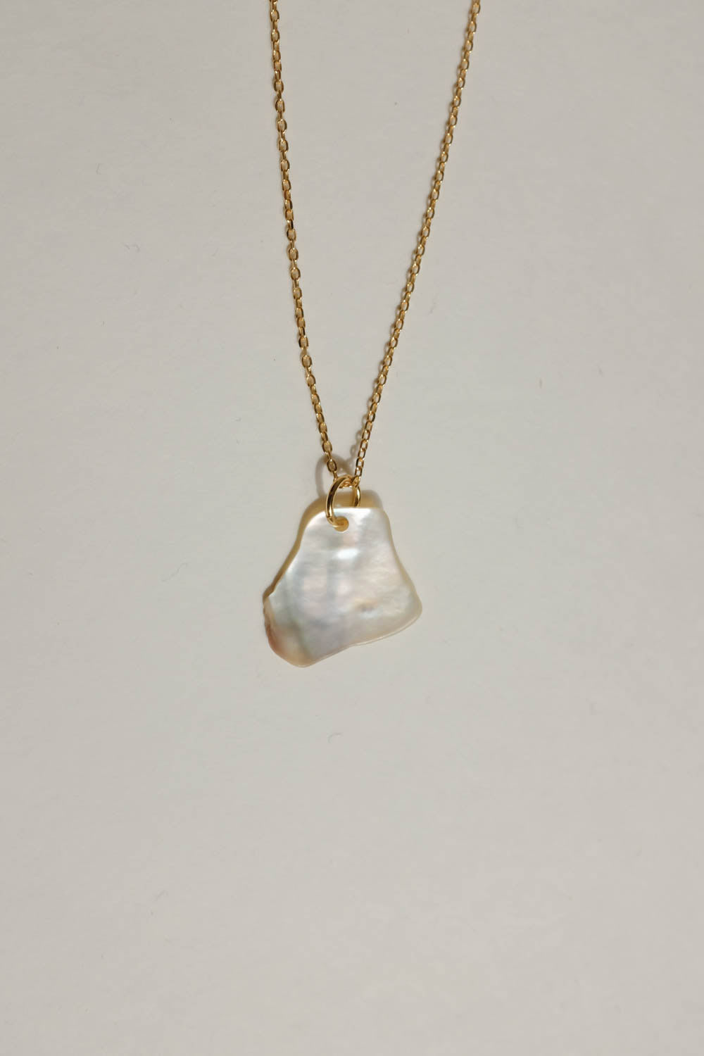 0030_VINTAGE MOTHER OF PEARL NECKLACE