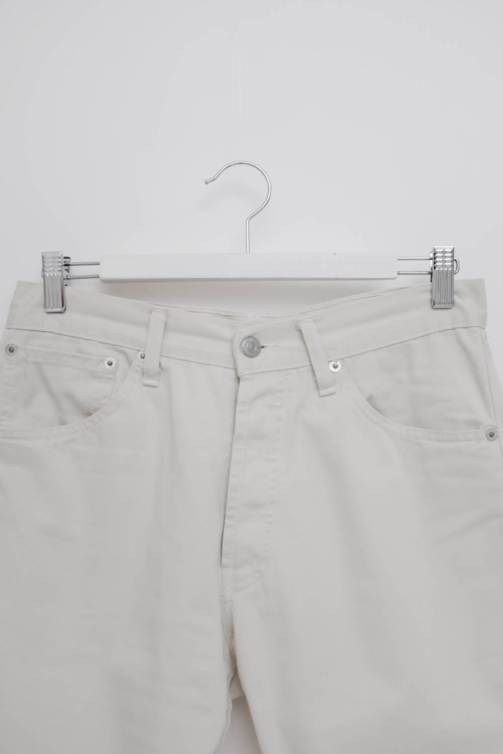 0034_LEVIS OFF WHITE JEANS