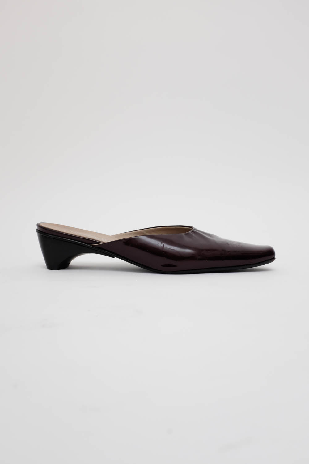 0032_PATENT LEATHER MULES 37